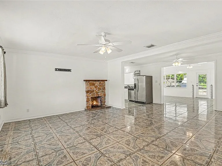 20 Estate Dr — Photo 2