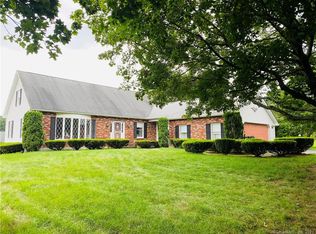 43 Fairway Dr, Brooklyn, CT 06234
