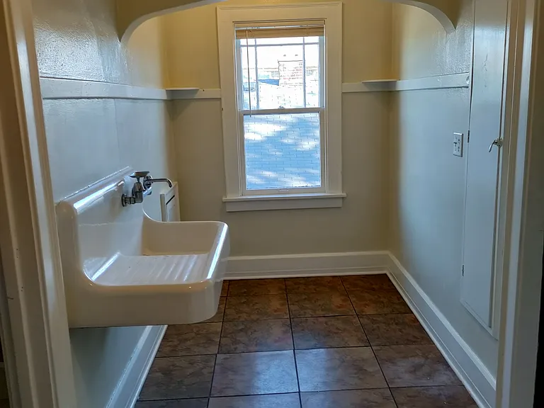 Basic efficient kitchen