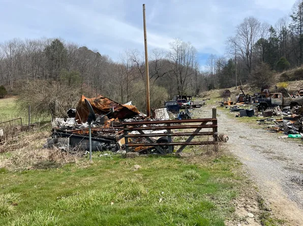 17302 S High Way #421, Cranks, KY 40820