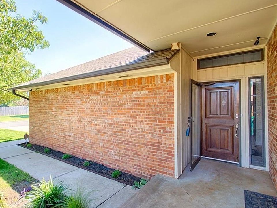 1st image of 2812 Silvertree Dr