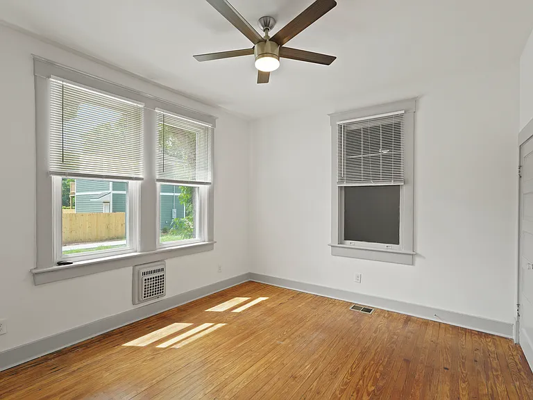902 E Bolton St #A — Photo 45