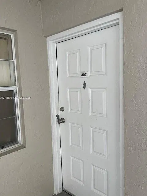 Lakeview Club Condo — Photo 2