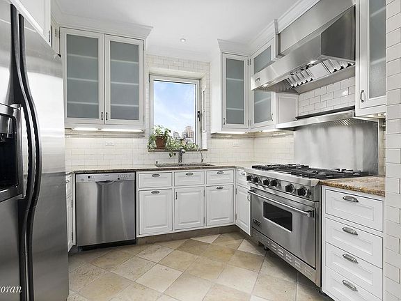 4th image of 201 E 80th St APT 15A
