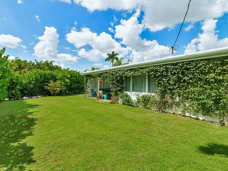 1906 N Lakeside Dr — Photo 14
