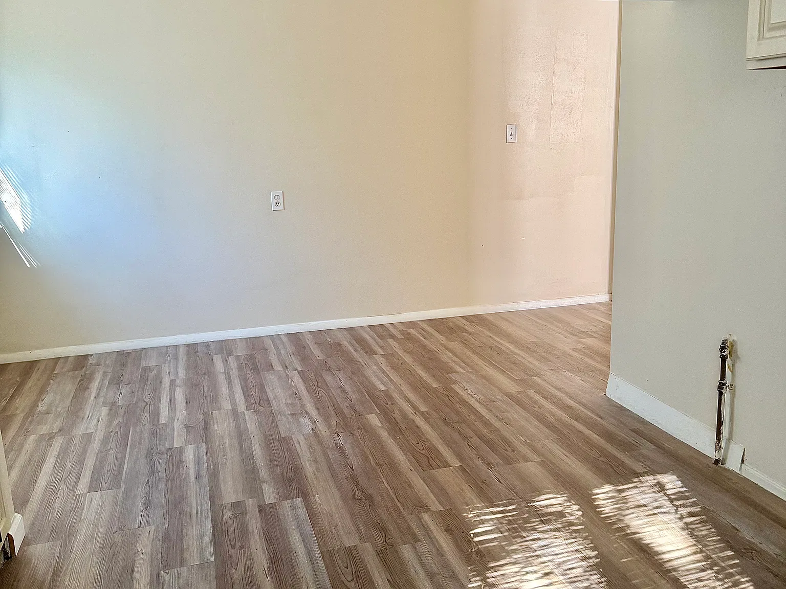 3 bed, 923 sqft, $1,000 — Photo 3