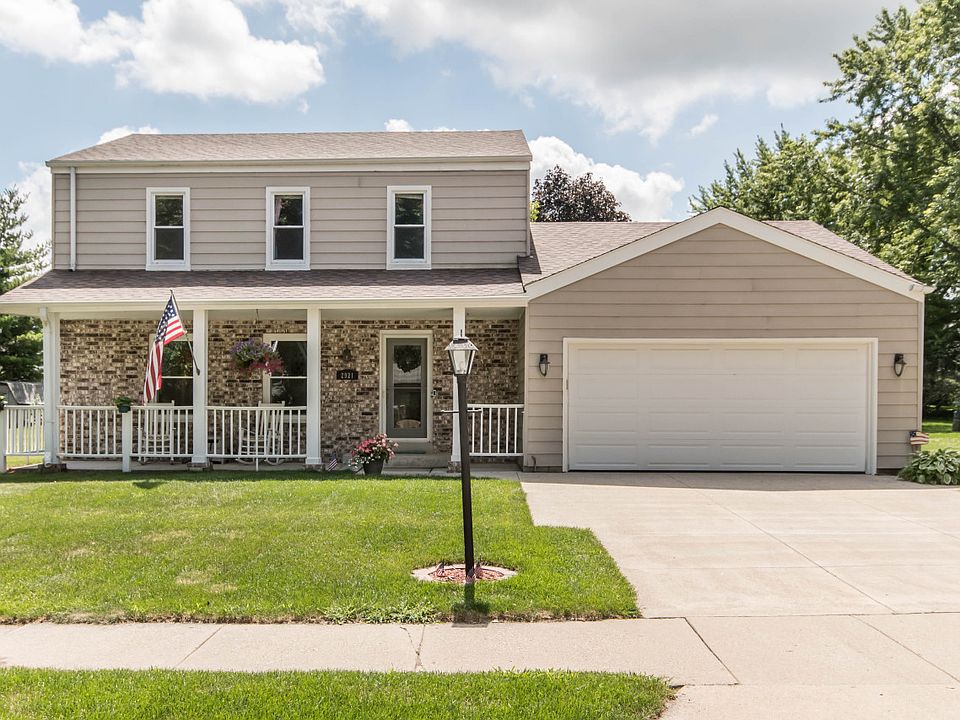 1st image of 2921 Woodridge Ln