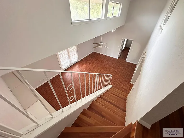 704 Zapata Ave — Photo 16