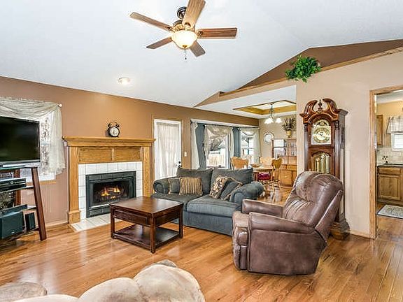 5th image of 10209 E Lincoln St