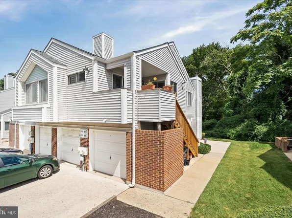 402 Creekside Dr, Newark, DE 19711