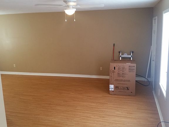 4th image of 112 S Church Ave