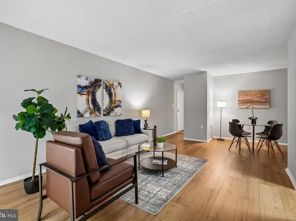 5758 Village Green Dr APT D, Alexandria, VA 22309