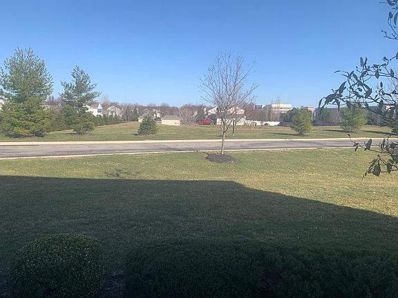 3rd image of 1447 Carylake Cir