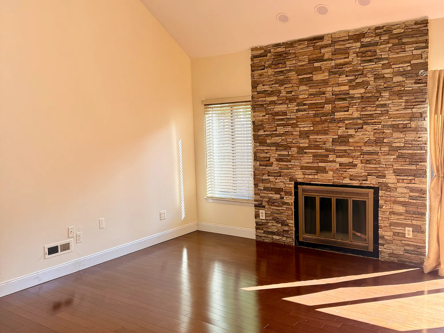 3 bed, 1743 sqft, $3,375 — Photo 4
