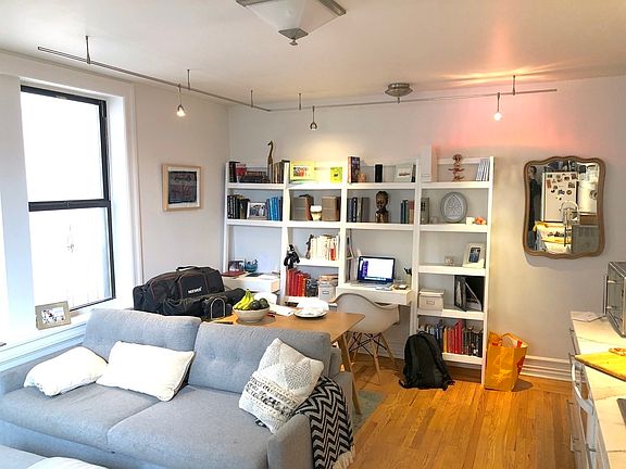 3rd image of 102 W 79th St APT 6A