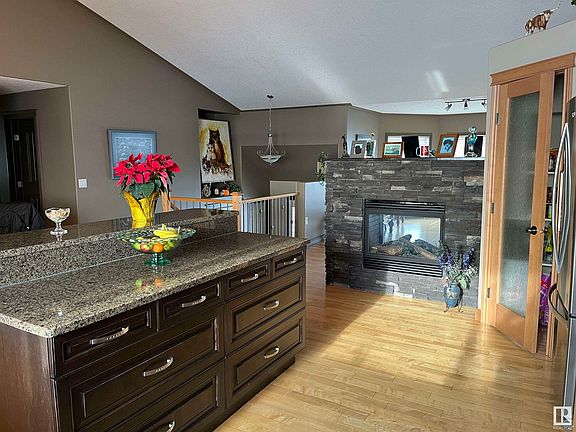 3rd image of 3702 Lakeshore Dr