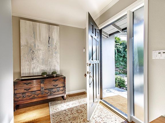3rd image of 46 Treetop Ln