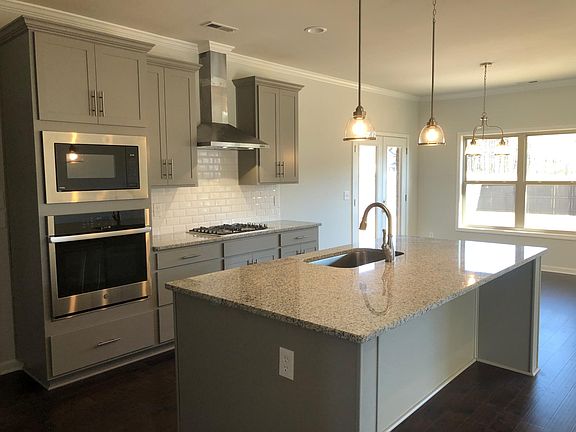 5th image of 211 Jubilee Cir SE
