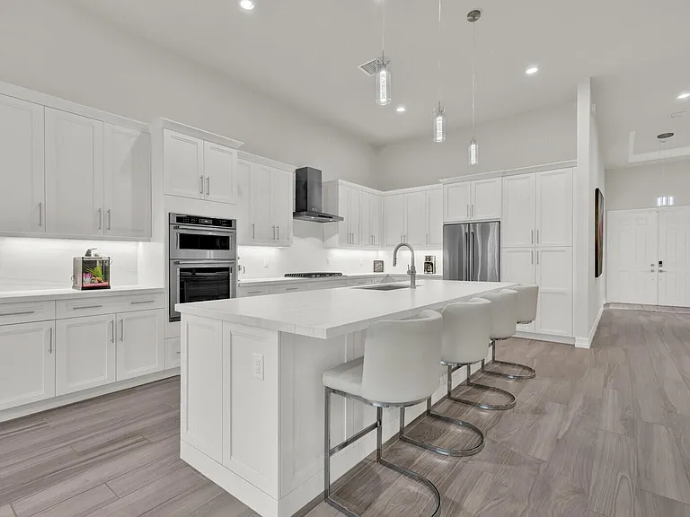 138 SE Palma St — Photo 6