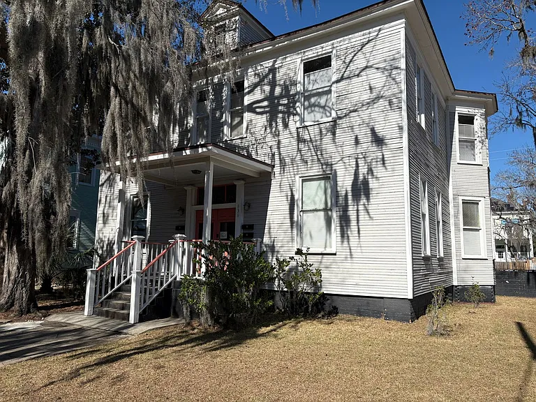 836 E Henry St #C — Photo 1