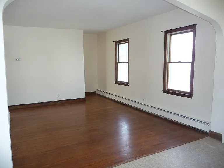 27 Oliver Ave — Photo 3