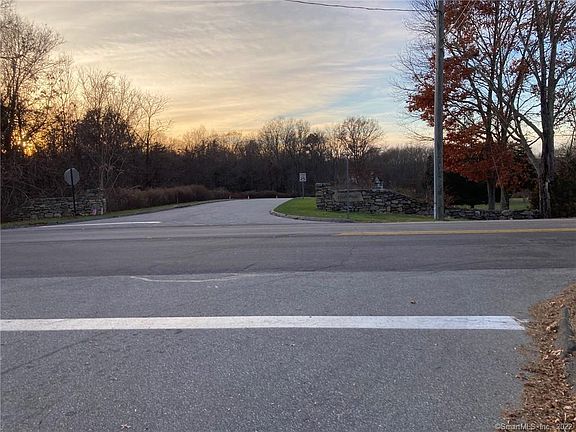 2nd image of 19 Applewood Dr