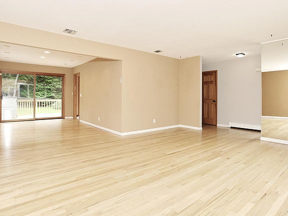 3rd image of 160 Pascack Road