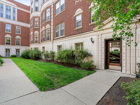 4th image of 496 Sheridan Rd APT 1