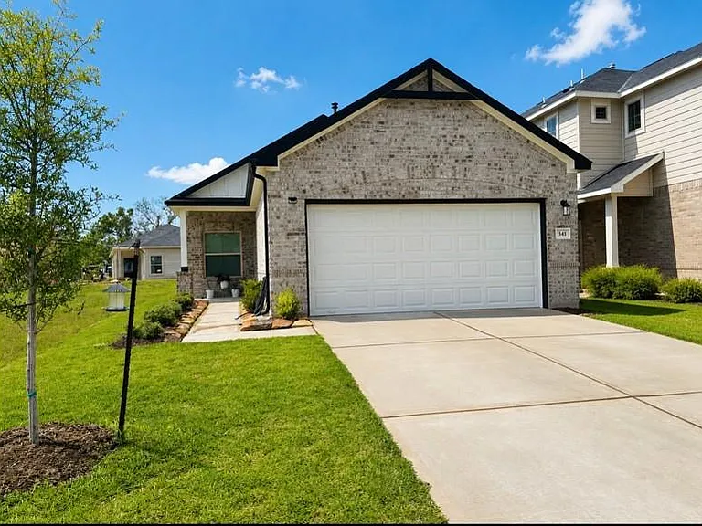 341 Emerald Thicket Ln — Photo 1