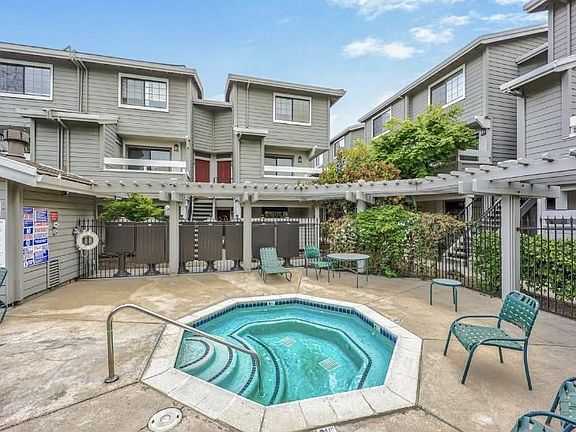 3rd image of 6993 Chantel Ct