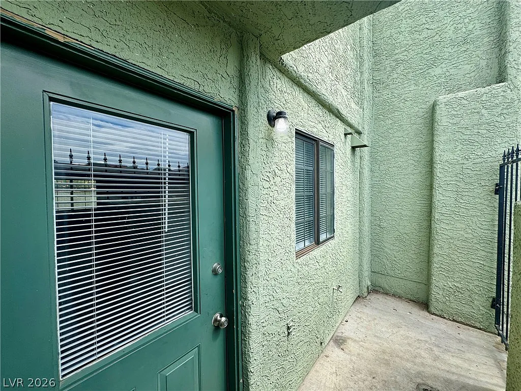 2 bed, 1.5 bath, 1080 sqft, $1,100 — Photo 4