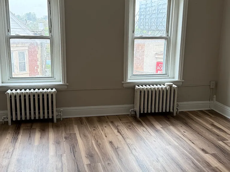 164 W Tilghman St — Photo 9