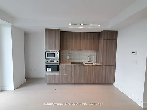 955 Bay St Photo 1