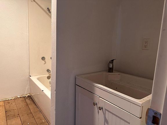 3rd image of 160 Panther Rd