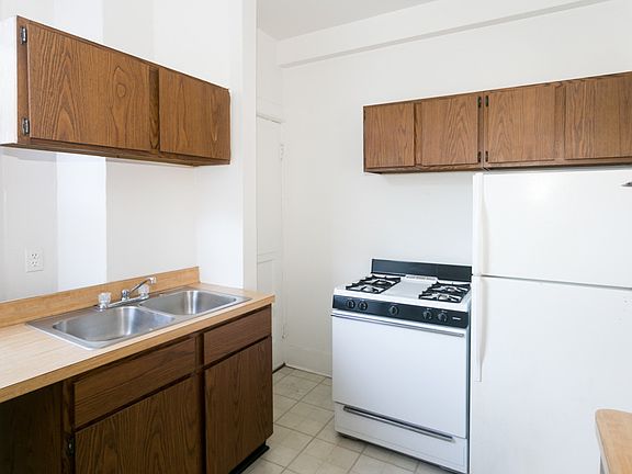 4th image of 438 W Belden Ave APT 11