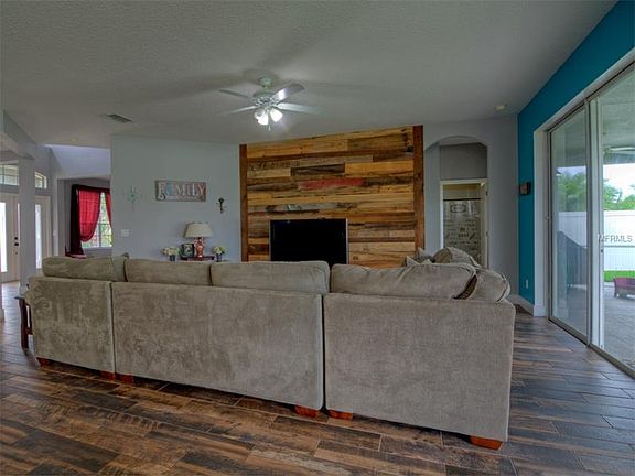 4th image of 18107 Thornhill Grand Cir