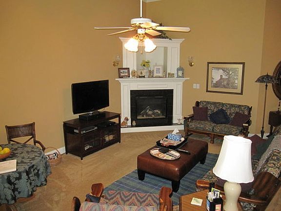 3rd image of 210 Valley View Dr