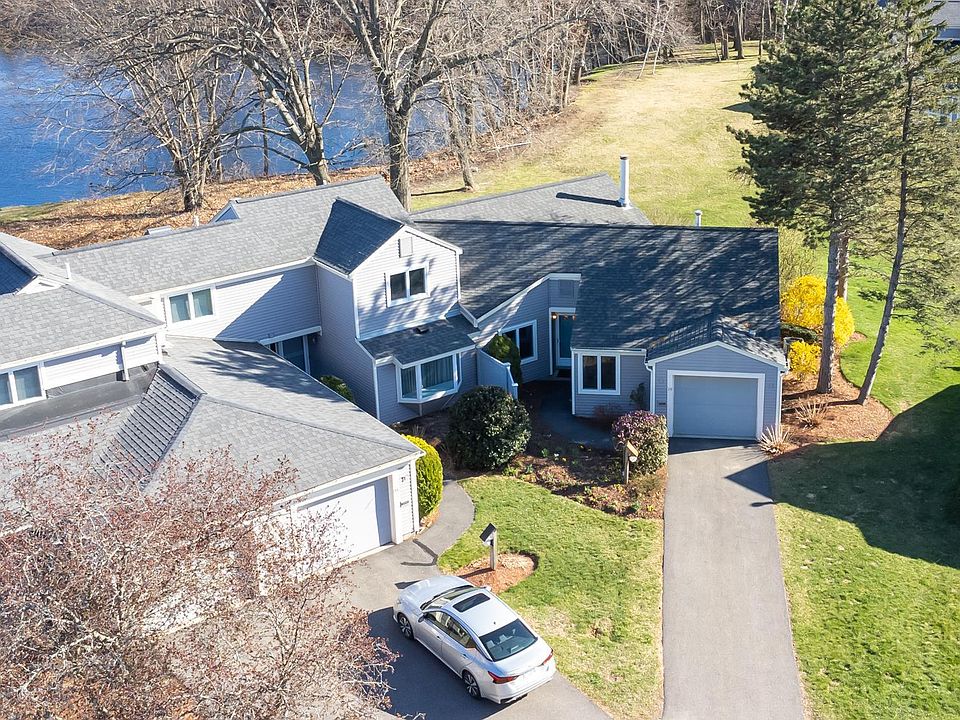 1st image of 19 Walden Pond Dr