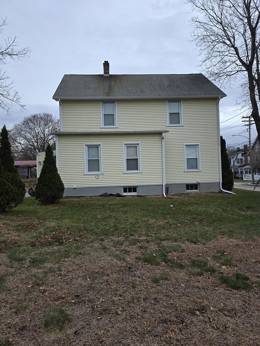 Building Photo - 96 E Main St