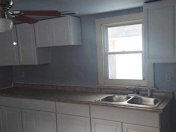 5th image of 406 Curtiss St #1