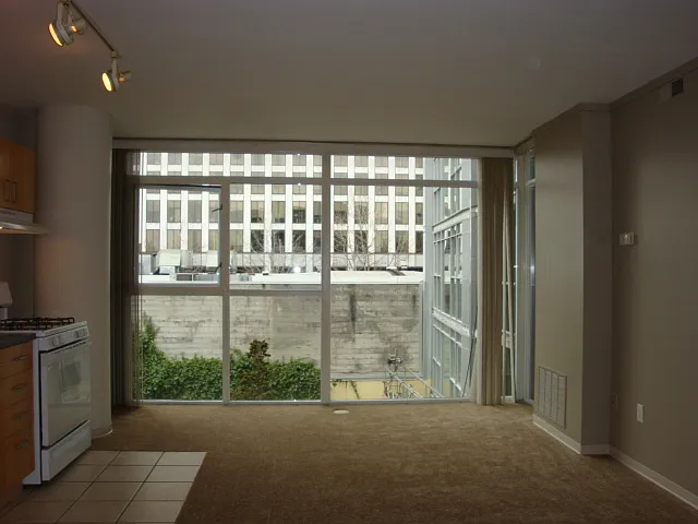 Building Photo - 533 NE Holladay St #407