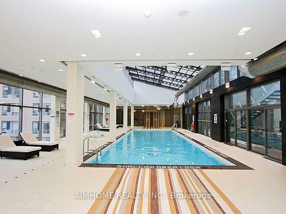5th image of 38 Grenville St #2804