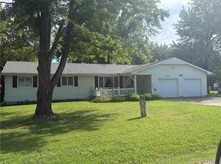 122 E 2nd St, Pomona, KS 66076
