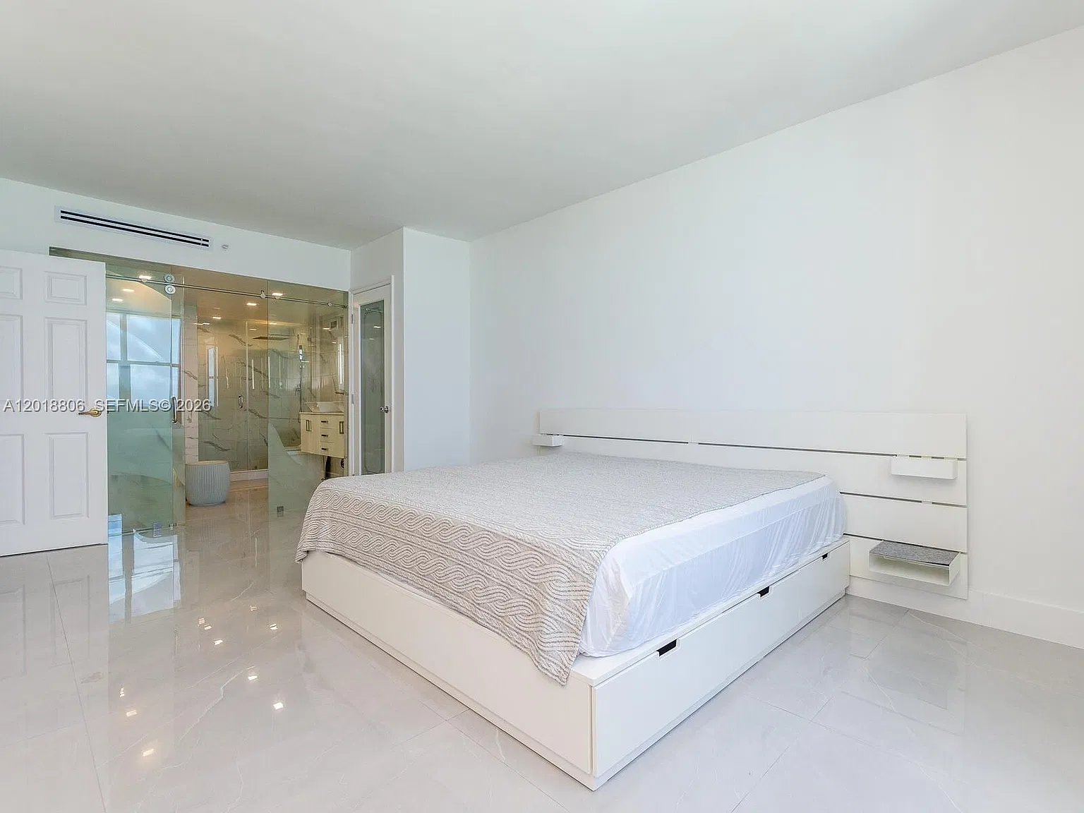 2 bed, 1198 sqft, $5,000 — Photo 1