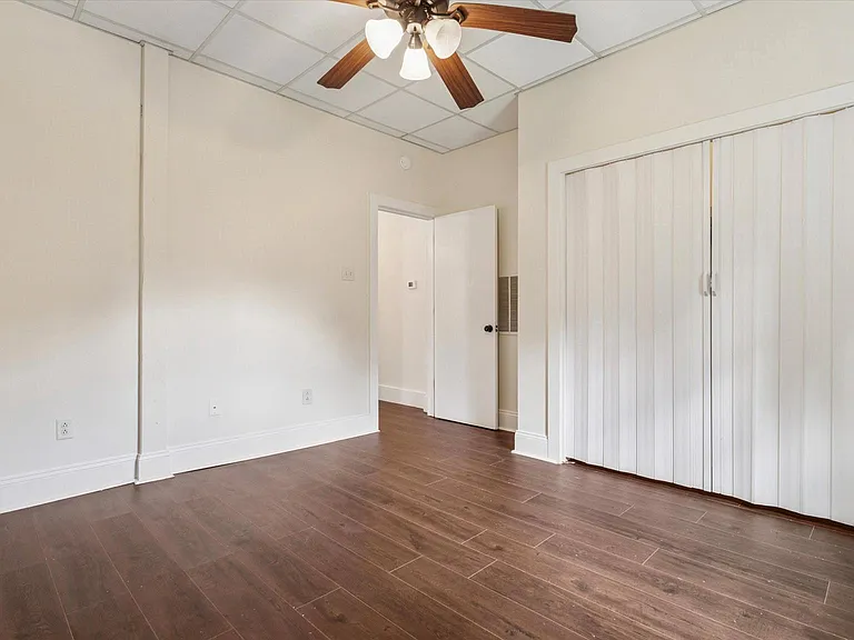 221 Center St — Photo 11