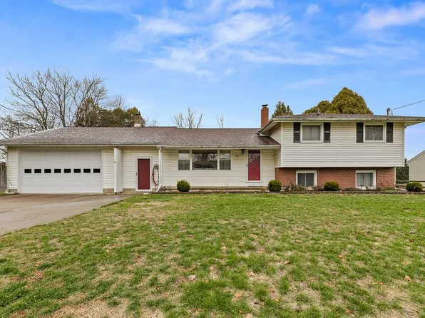 28 Simons Ave, Fredericktown, OH 43019