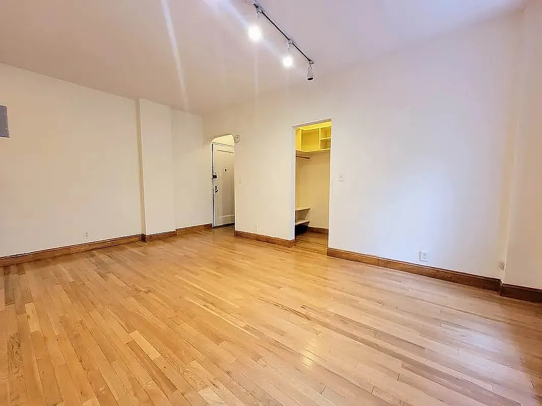 150 West 21st Street — Photo 3