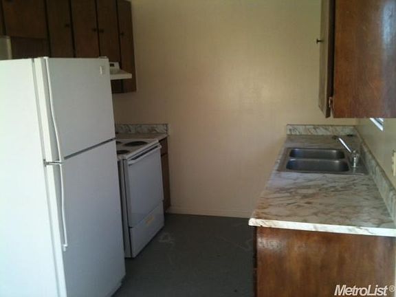 5th image of 641 Astor Dr