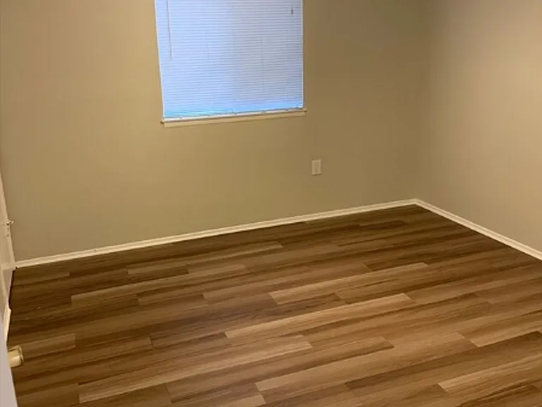 2504 Hilltop Dr — Photo 10