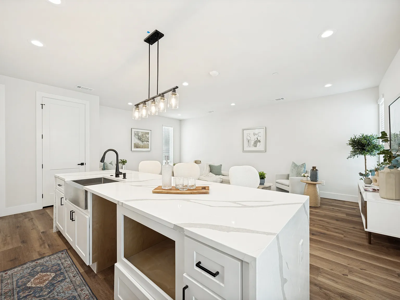 2 bed, 2.5 bath, 1533 sqft, $3,400 — Photo 3